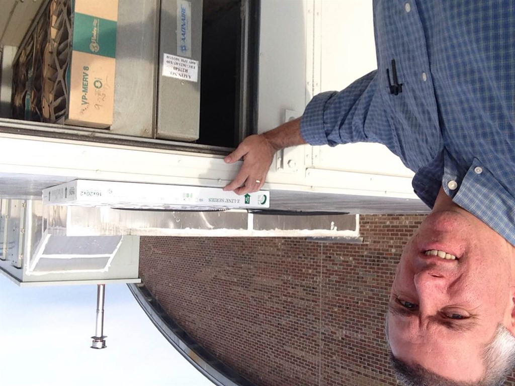 Servicing a 9 Ton Comercial Unit
