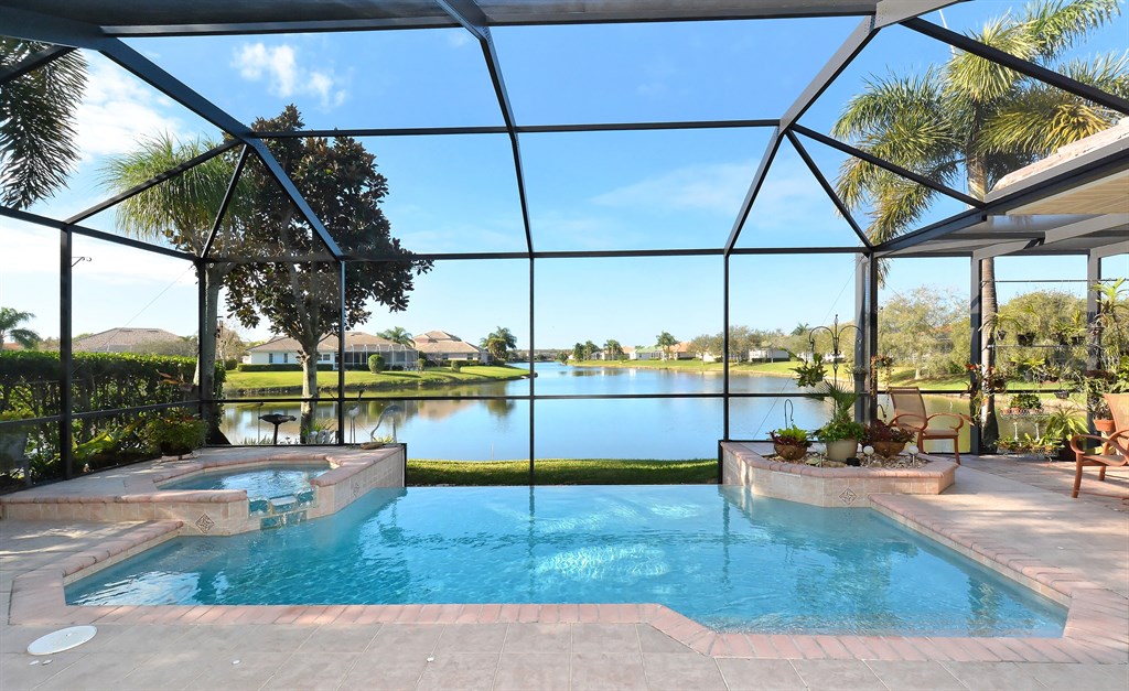 Amazing Lake Side Pool and Spa