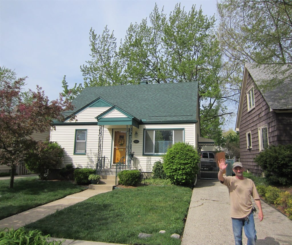 A New Roof And Satisfied Homeowner