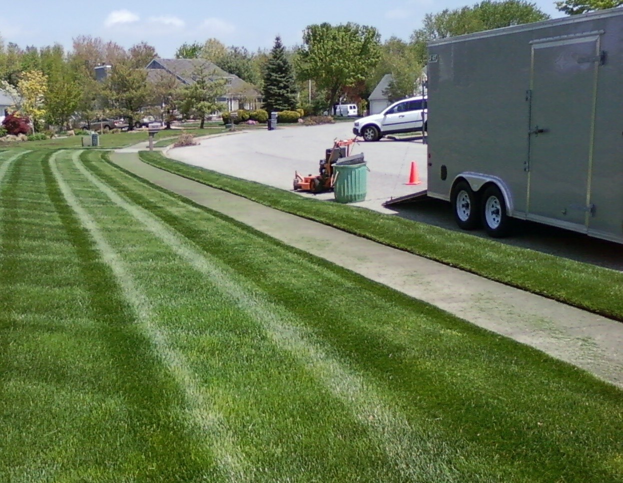 Logo for Green and Clean Landscapes LLC
