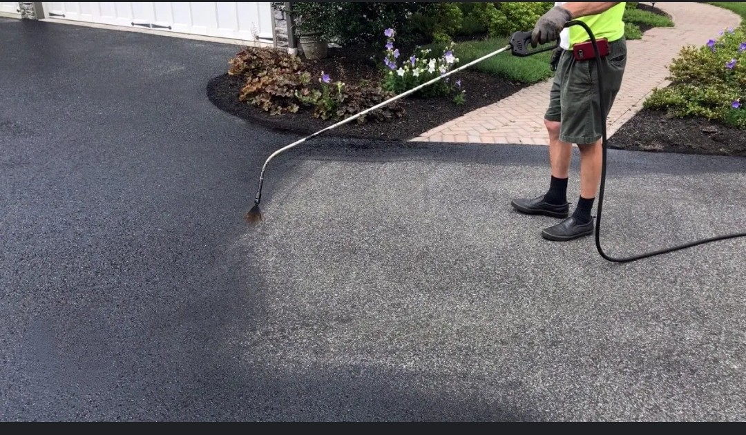 Avatar for Thompson's driveway maintenance.