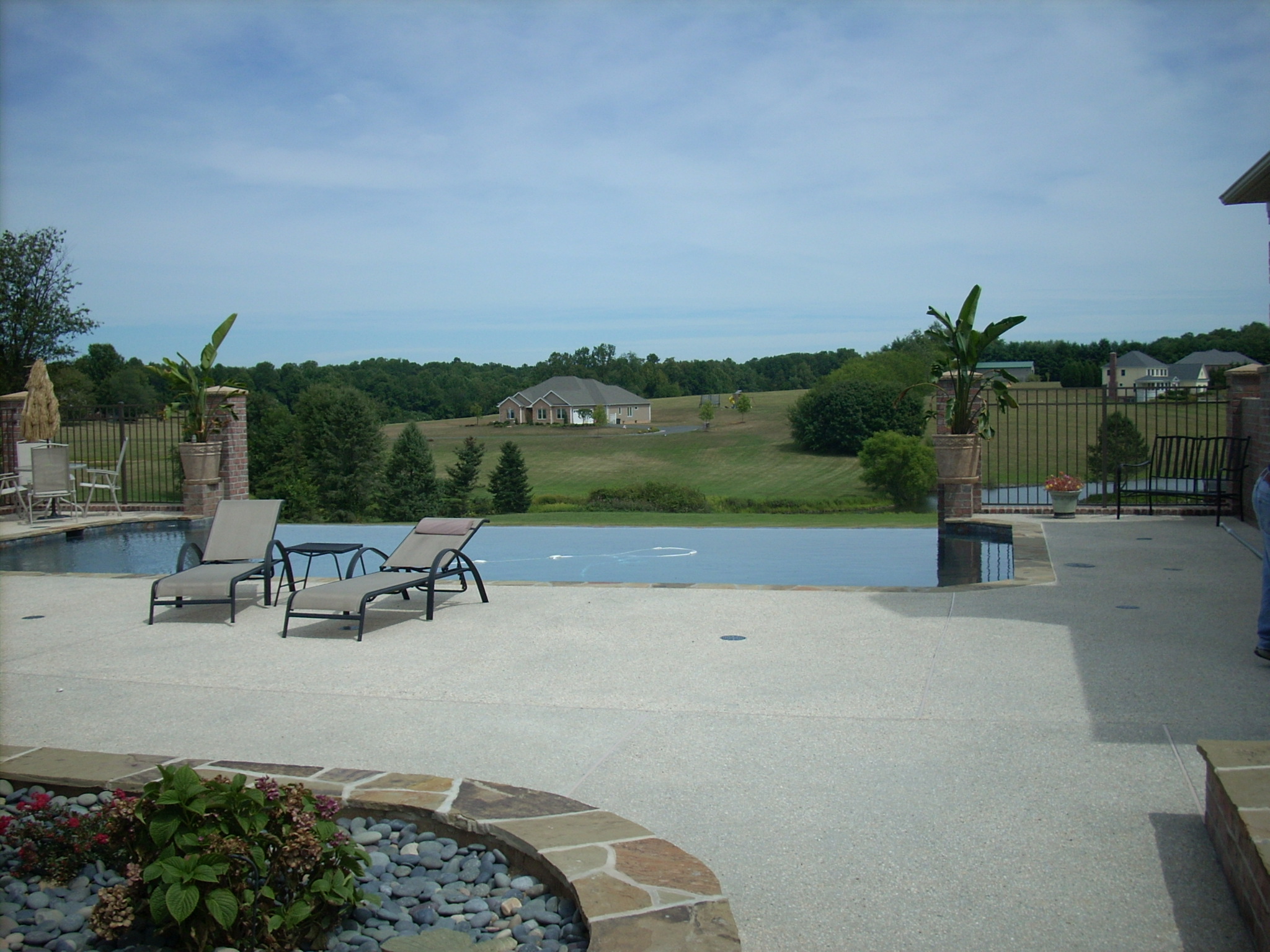 Vanishing Edge Pool