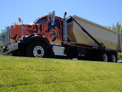 Roll-off truck