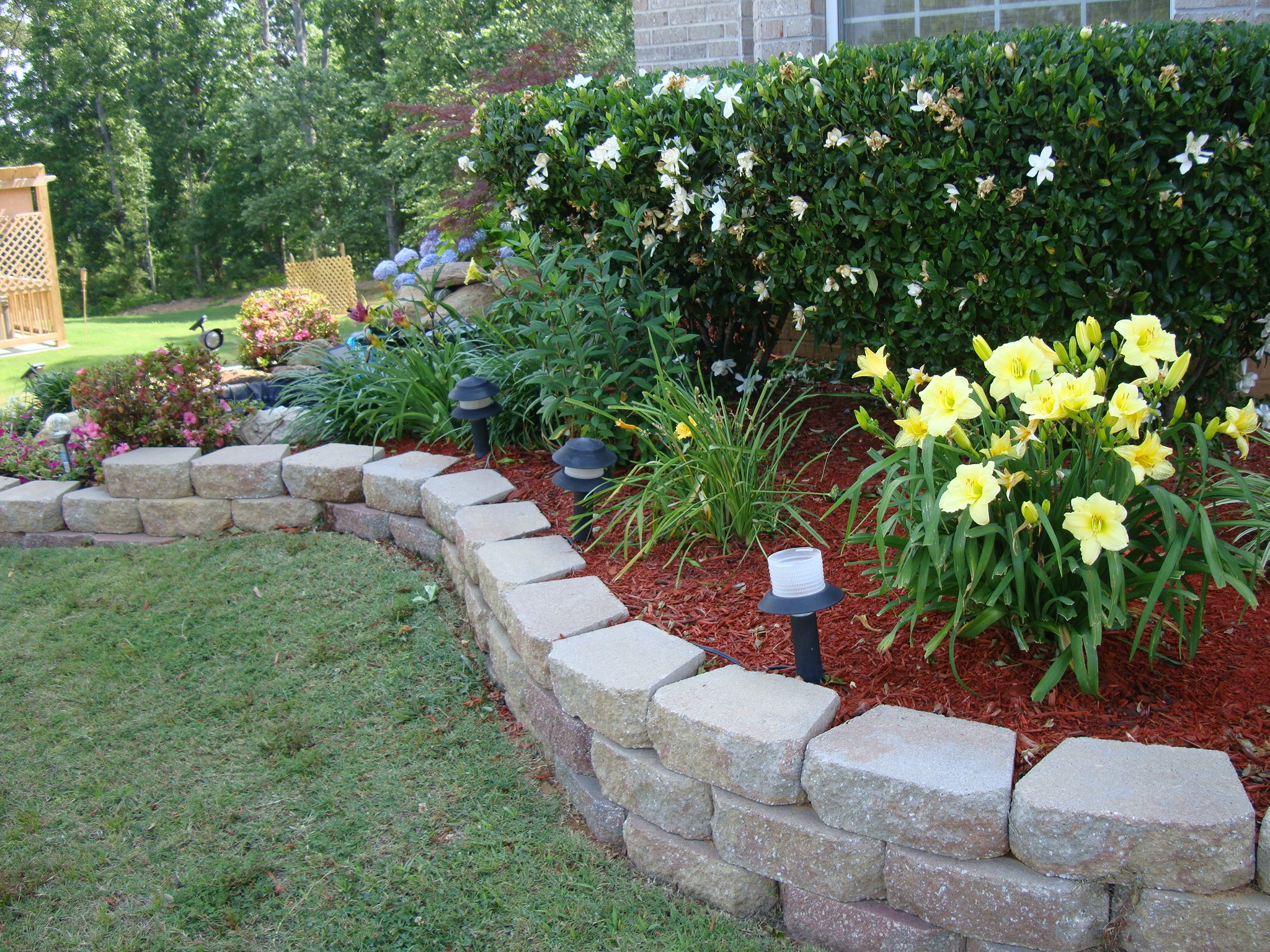 Bellanton Landscaping logo