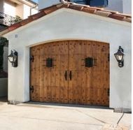 Logo for Chris' Garage Doors