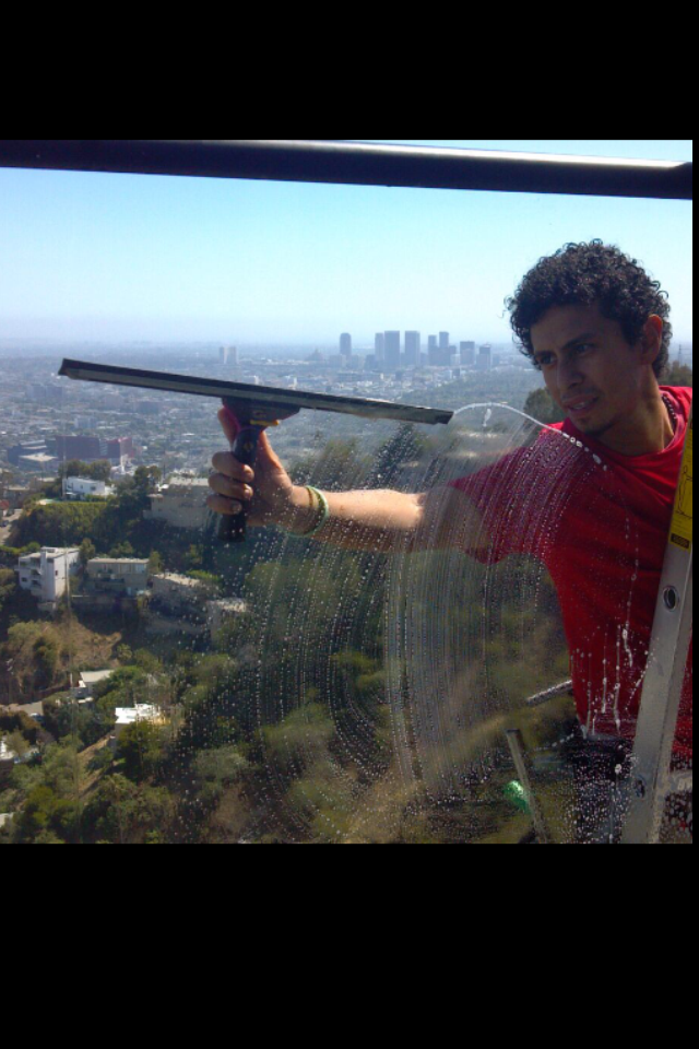 Mario's window cleaning logo