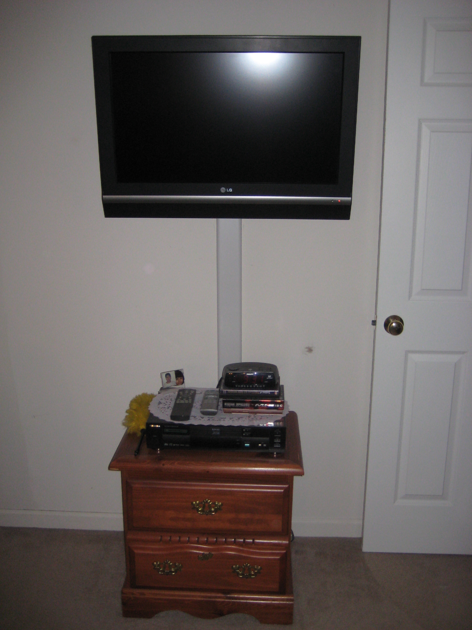 32 Inch Wall Mount