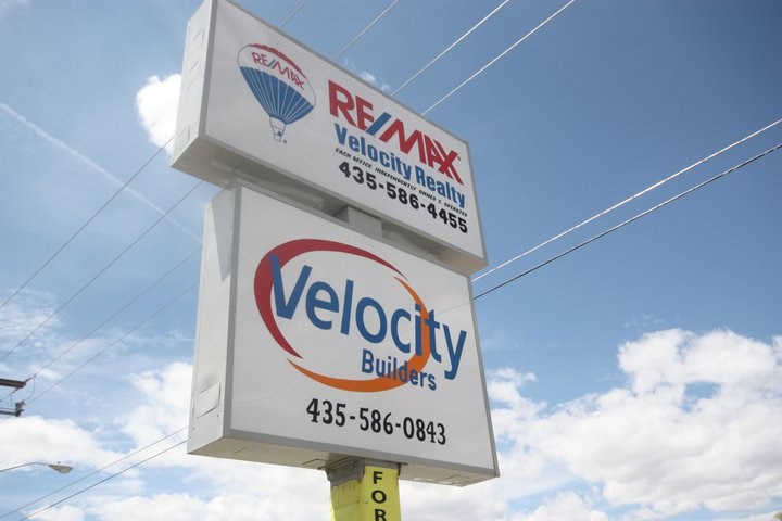RE/MAX Velocity Realty logo