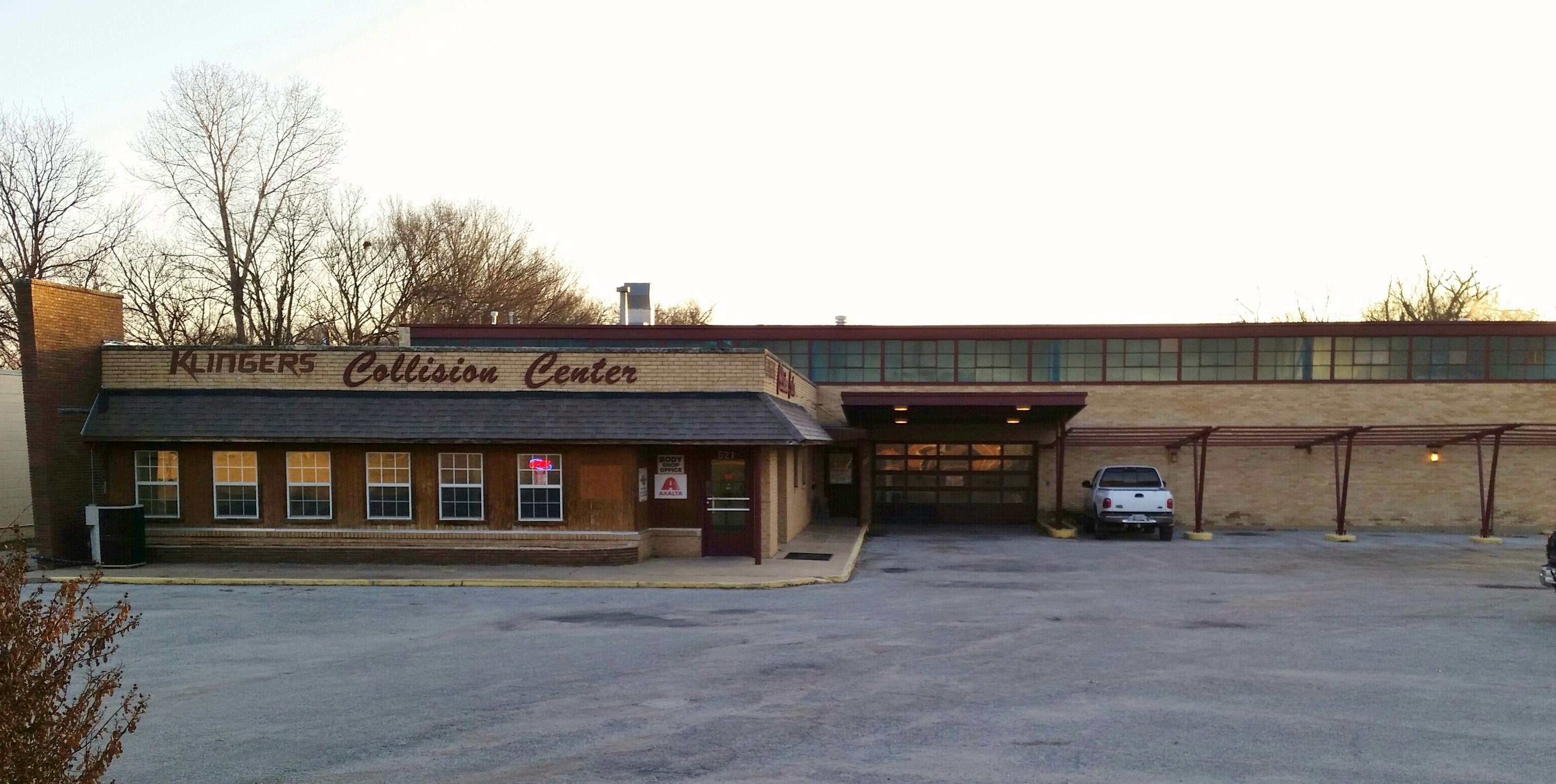 Klingers Collision Center logo