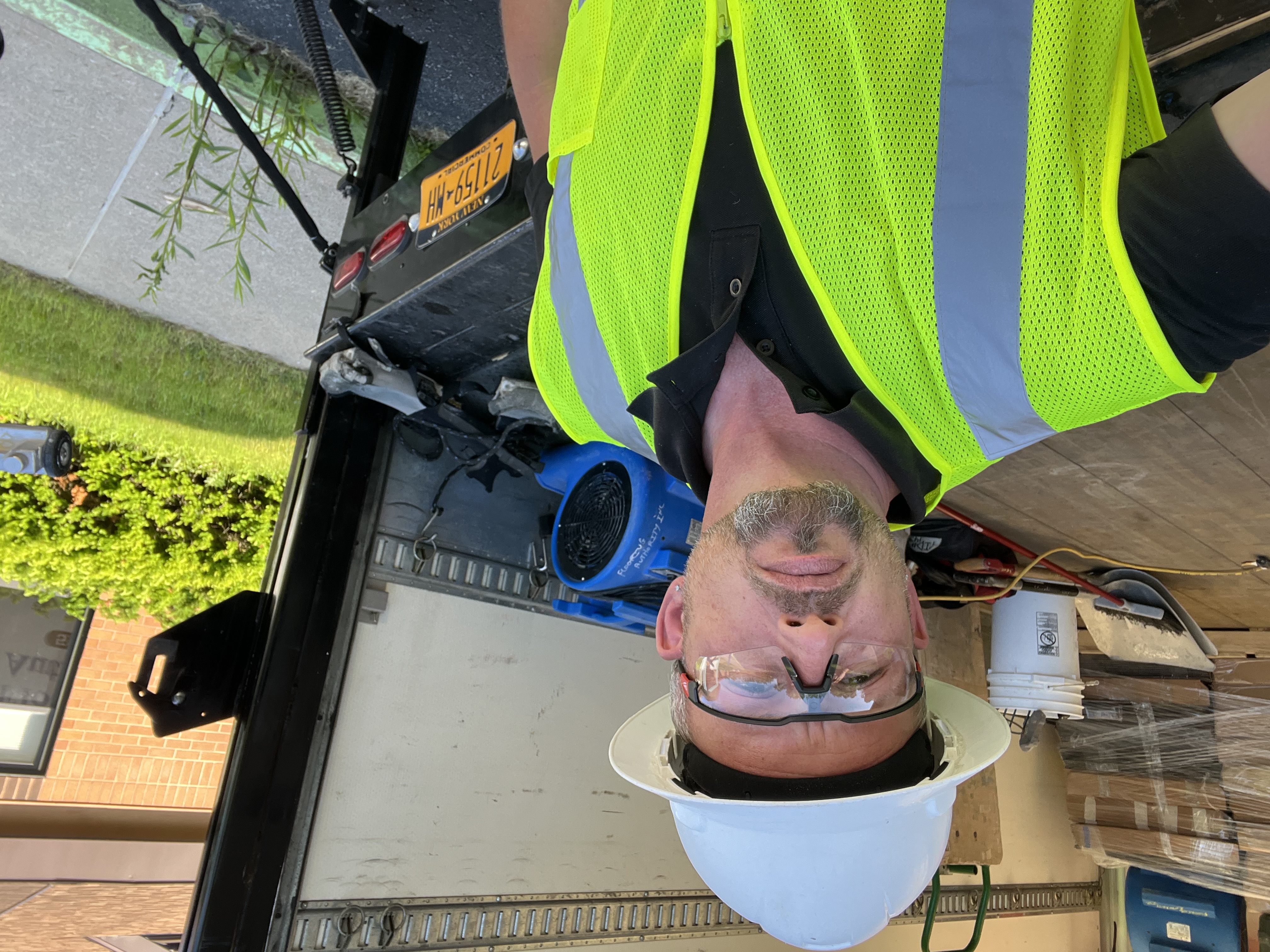 Essential Flooring  logo