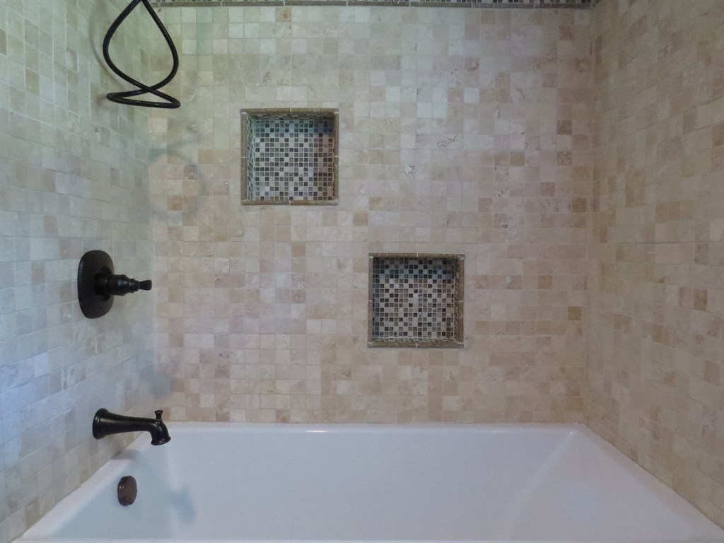 Tiled bath tub/shower