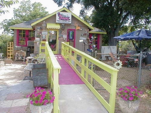 Gina's Junk Thrift & Antiques logo