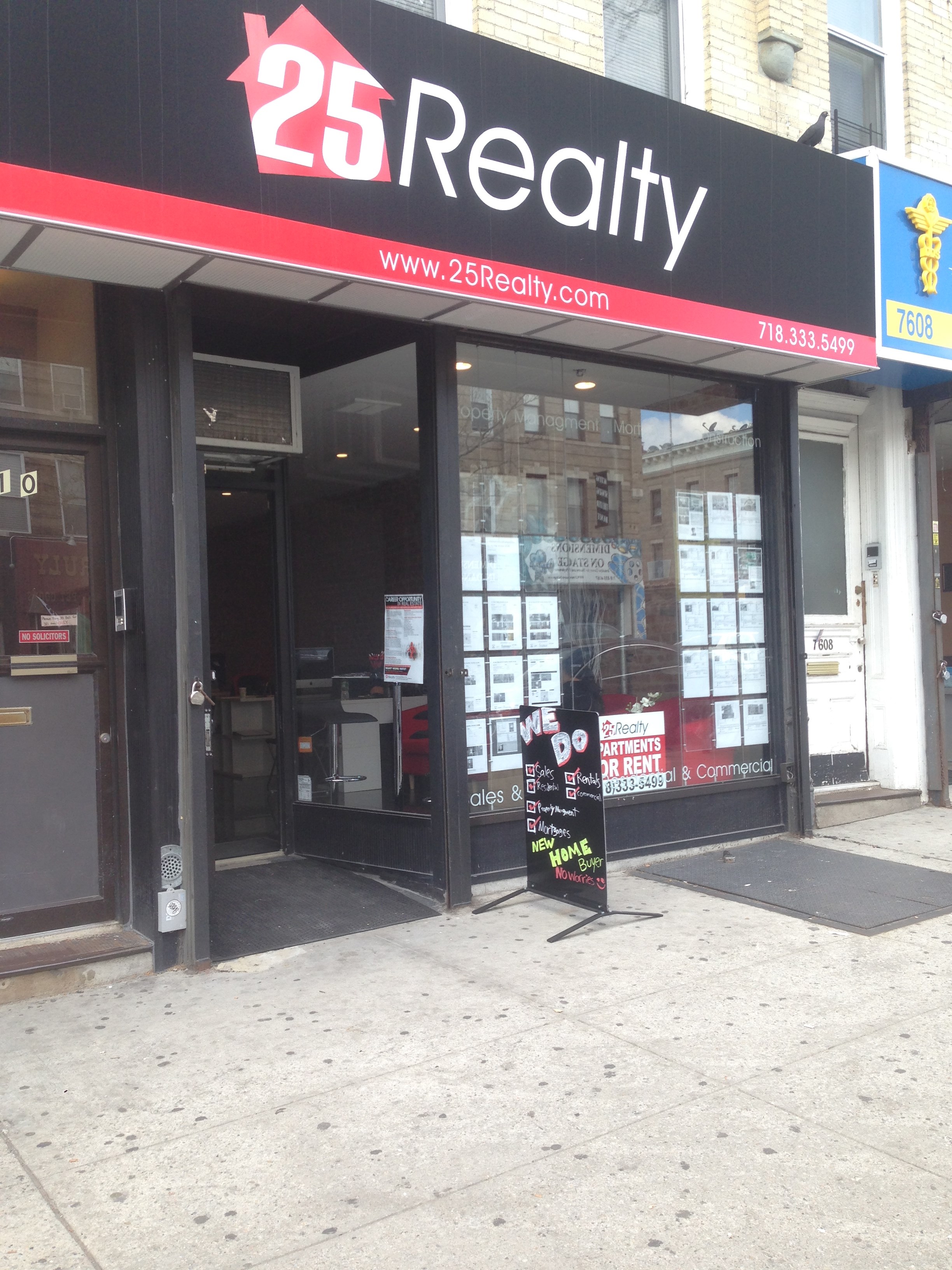 25 Realty logo
