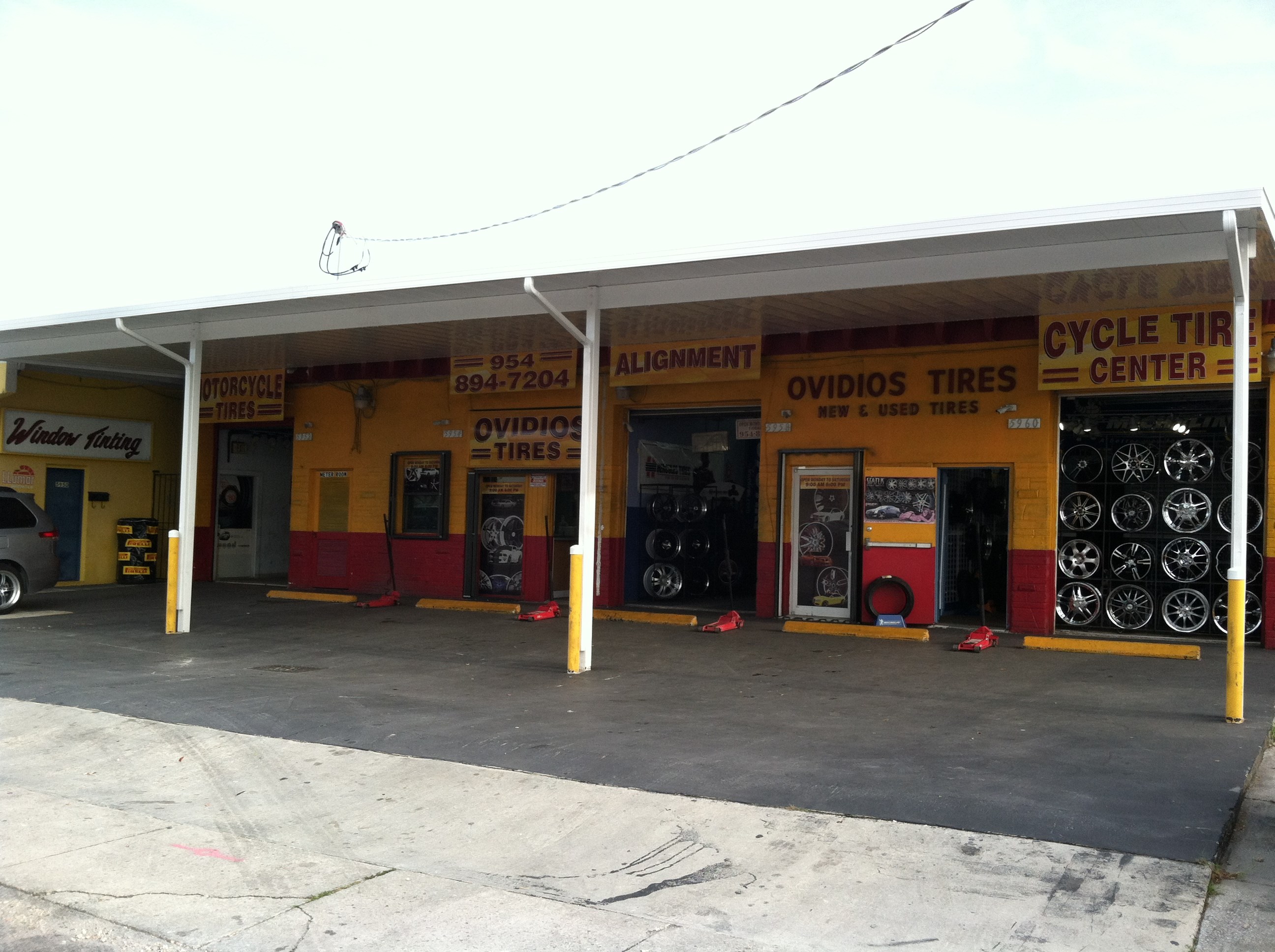 Ovidios Tires logo