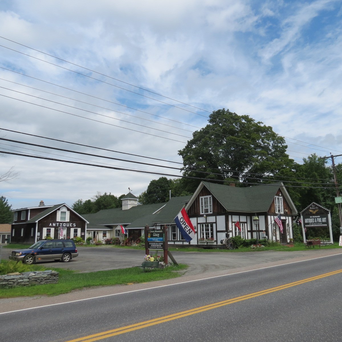 Sir Richards Antiques and Fine Art Center logo