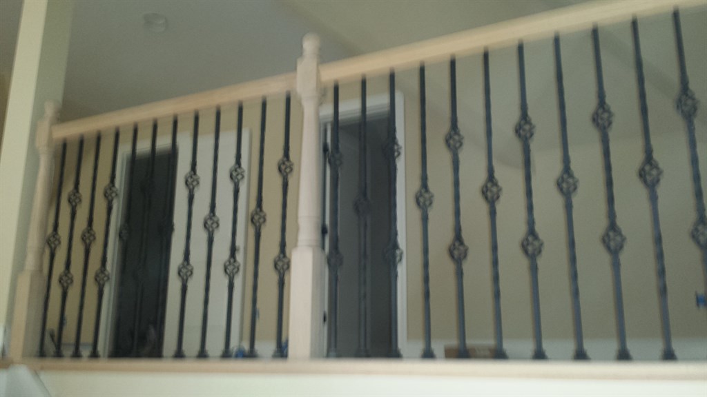 oak  rail  whit  metel  ballesters