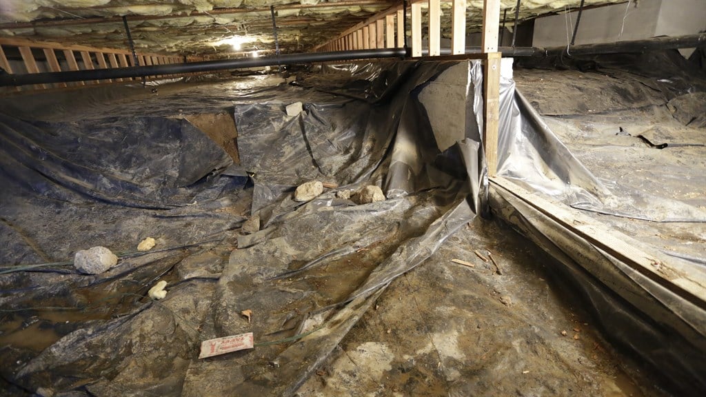 Unfinished Crawl Space 