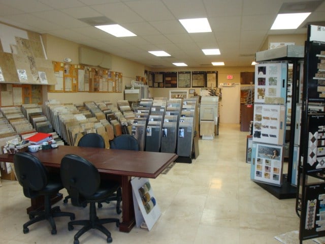 Logo for Roy's Flooring & Decor (Kim-E Roy, LLC-DBA)