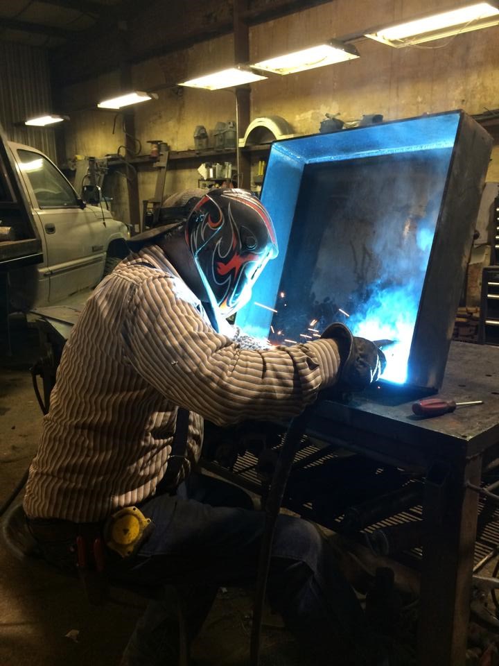 M & M Welding logo