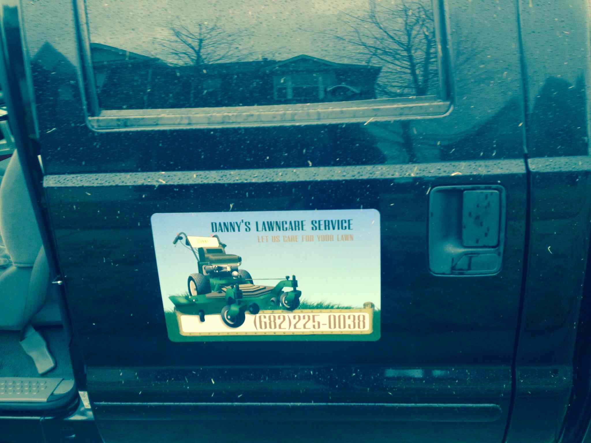 Dannys Lawncare Service llc. logo