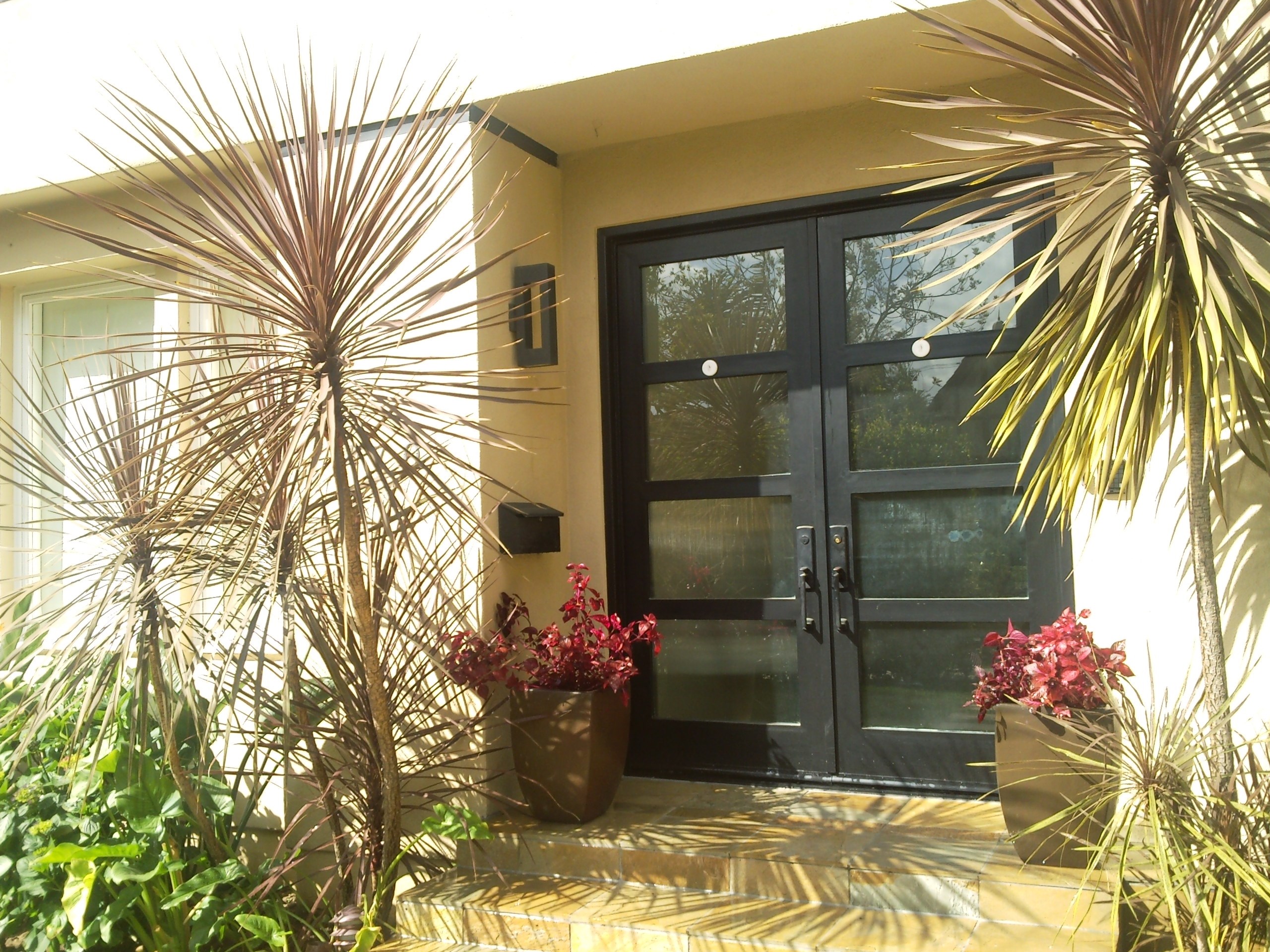 Leo Gonzalez Landscape logo