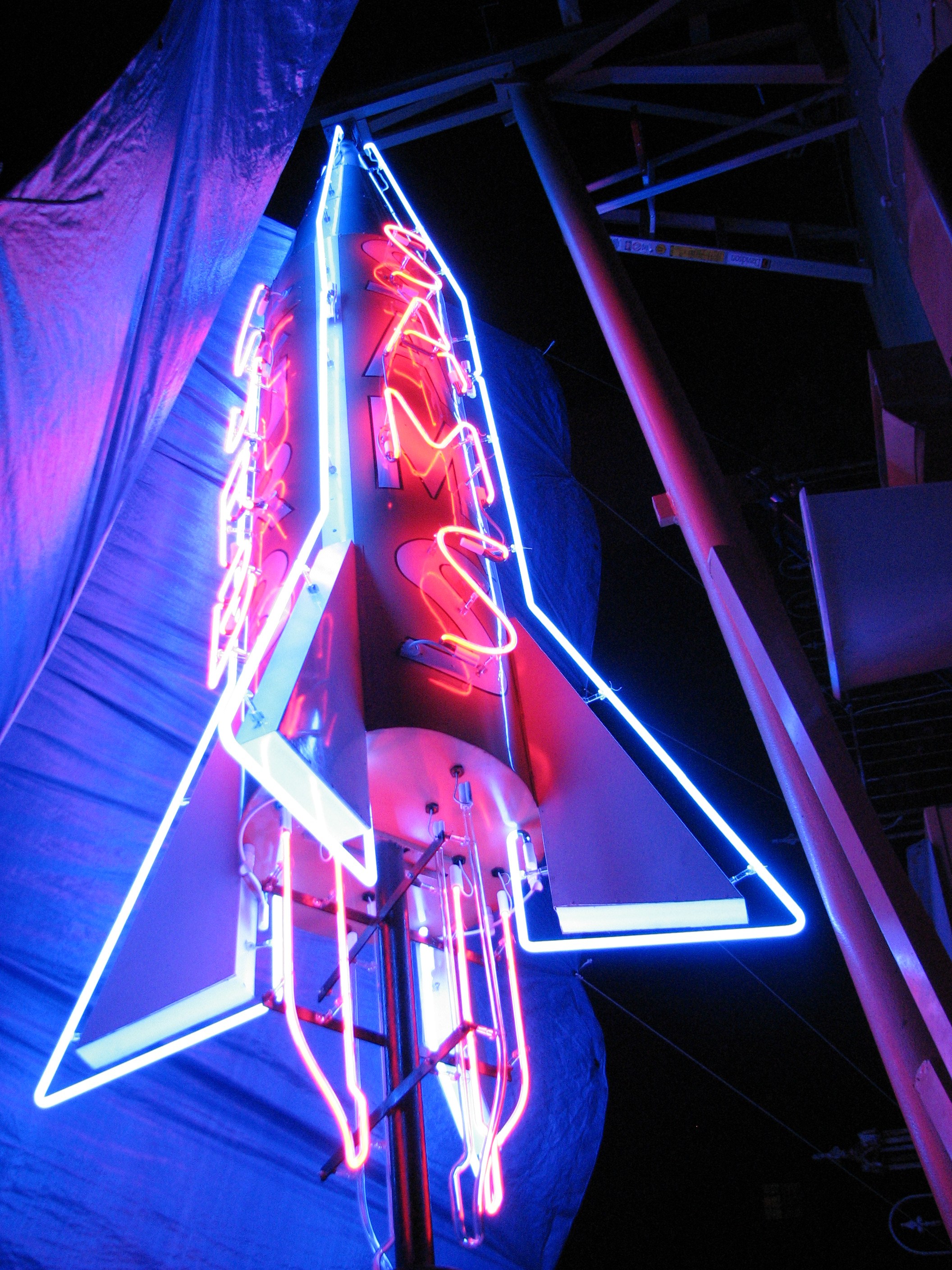 NEON DESIGN & SIGN logo