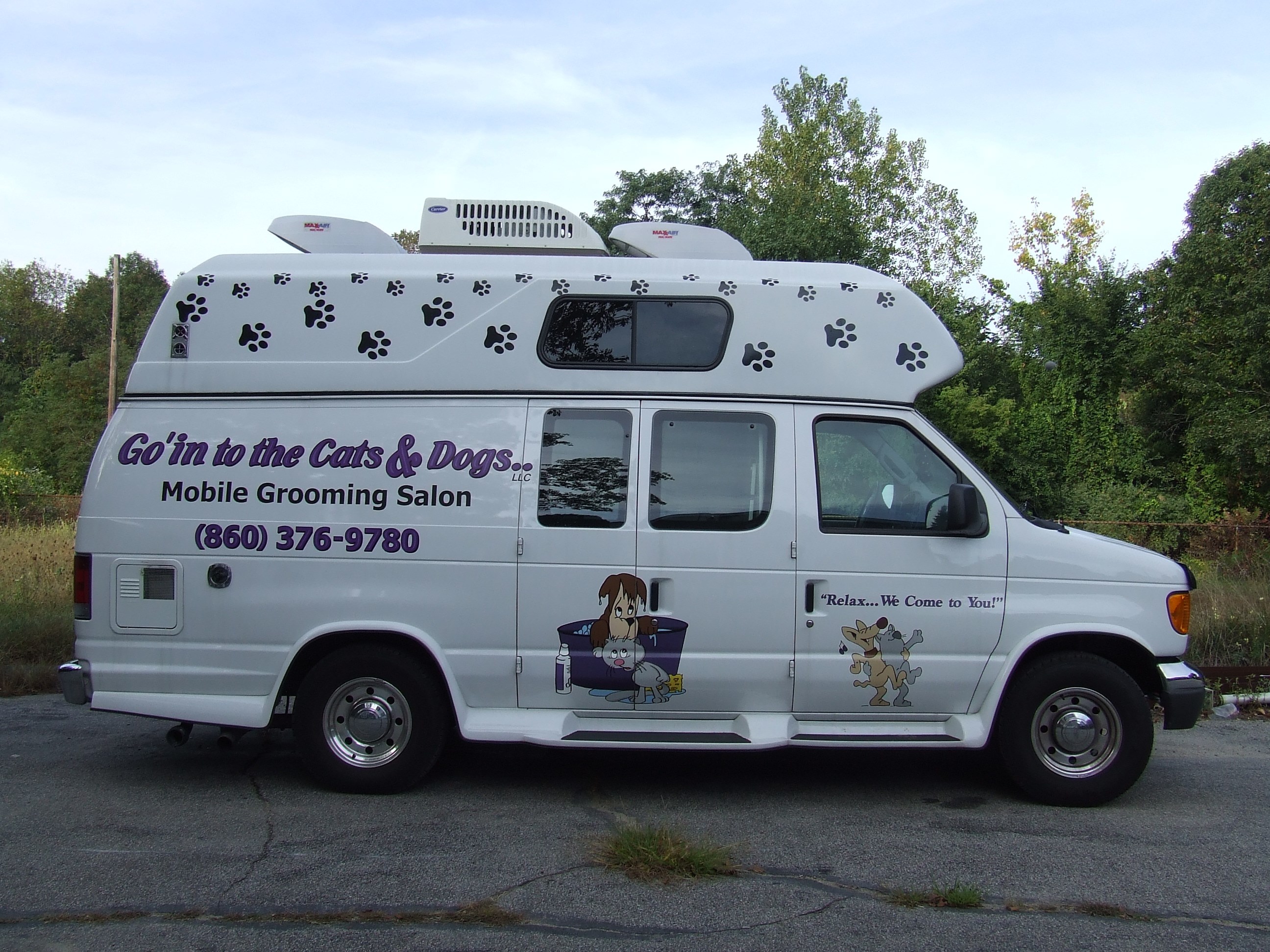 Go'in to the Cats & Dogs LLC logo