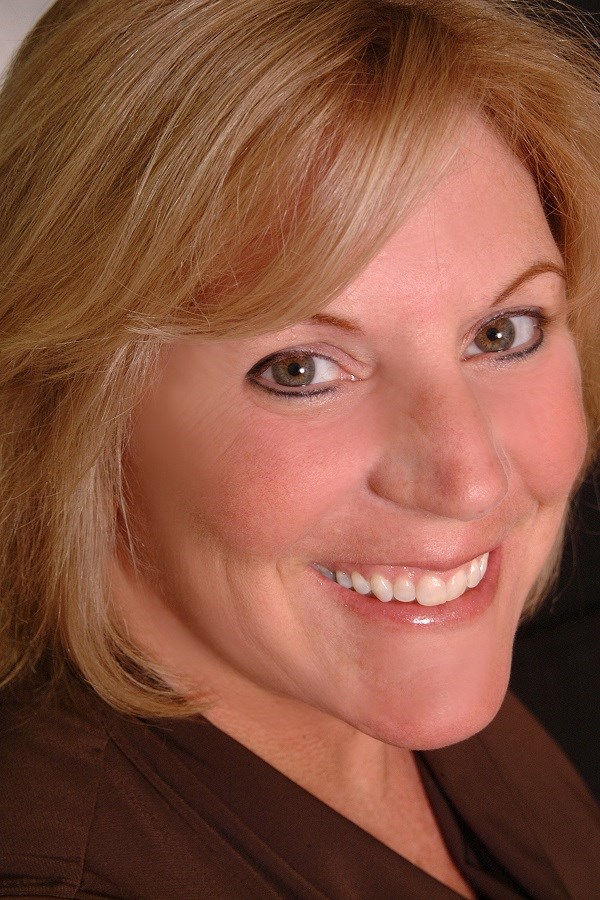 Annette Fox - Real Estate Broker logo