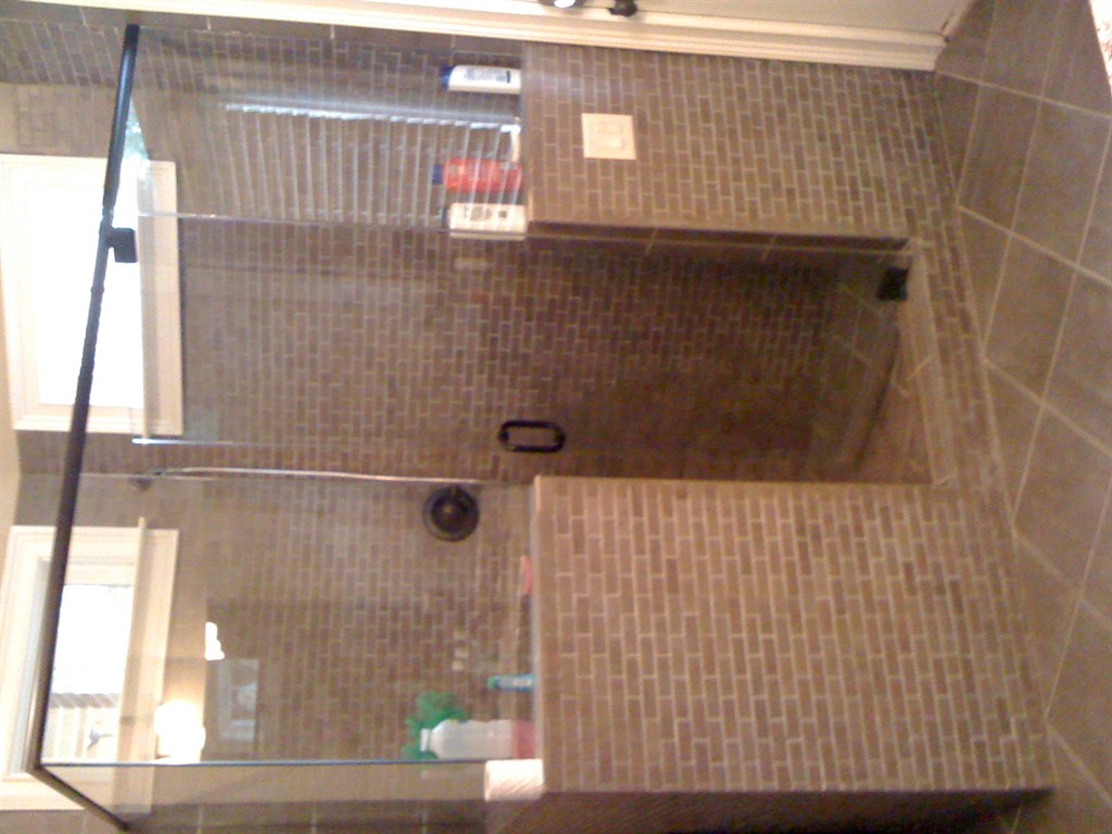 Showers/Bathrooms