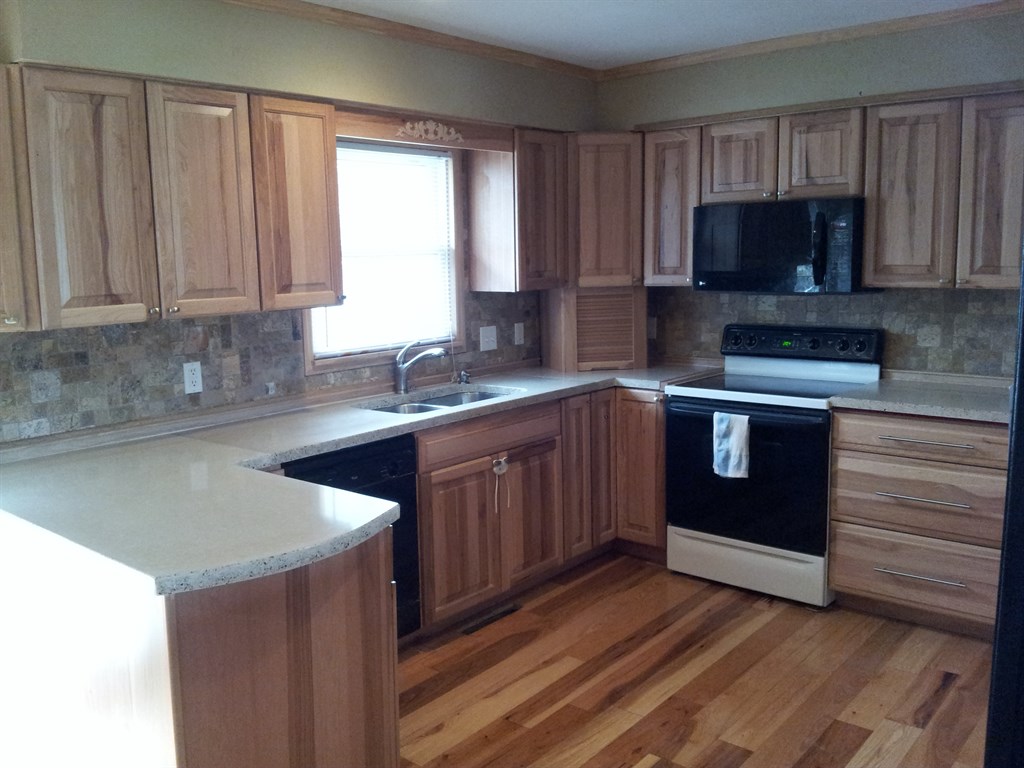 White kitchen countertops
