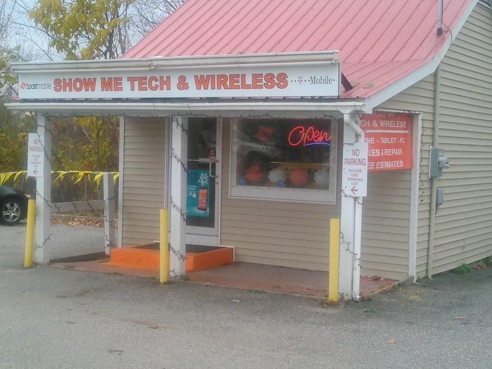 Show Me Tech & Wireless Outside