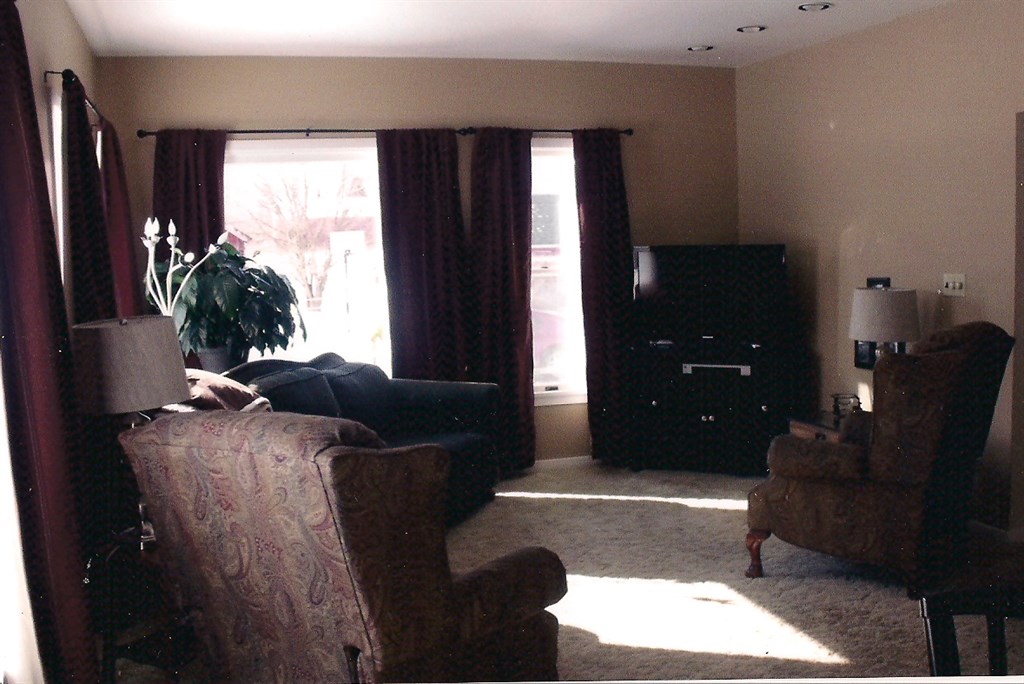 Living room before remodel