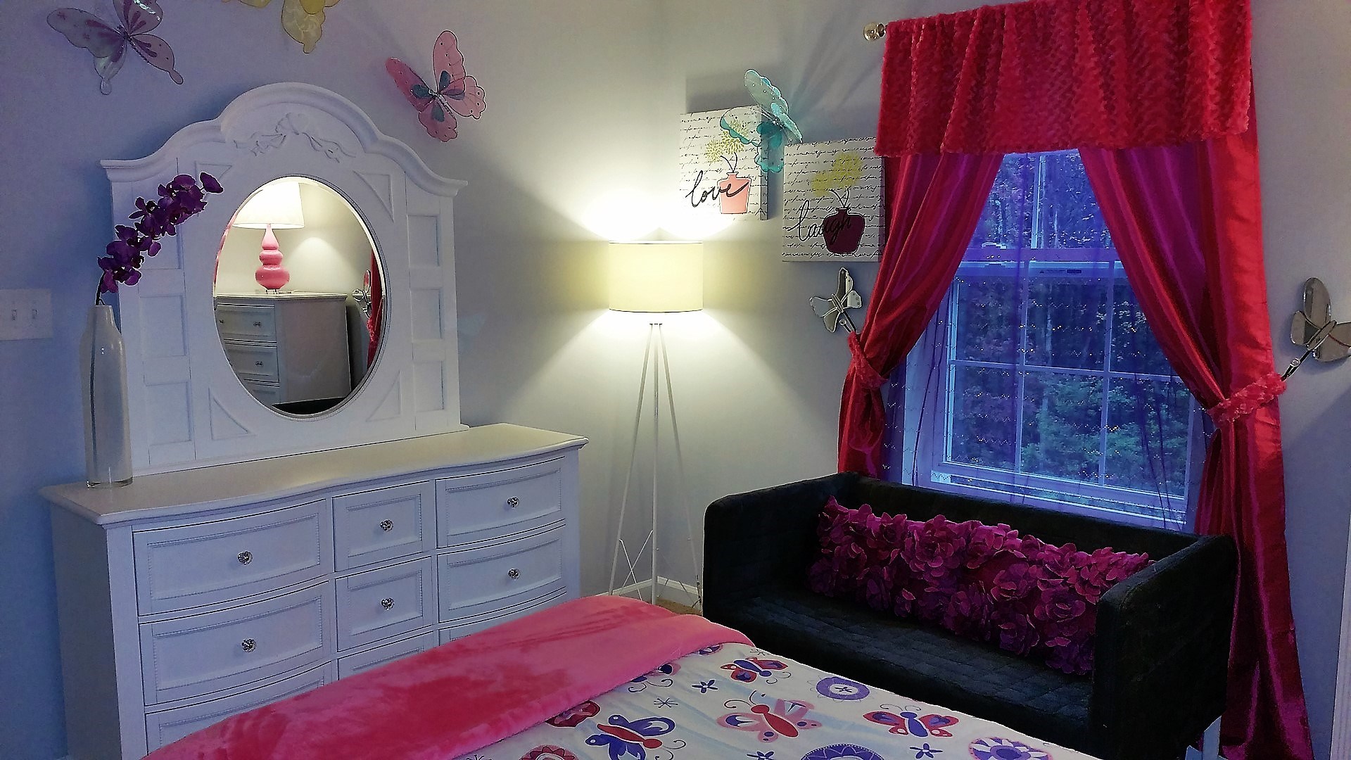 Avatar for Interior Envisions Home Staging & Redesign