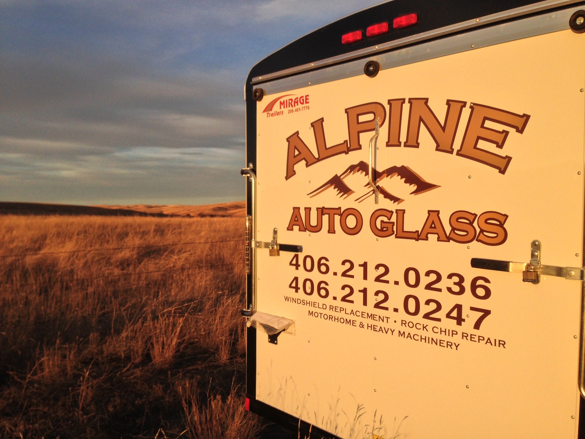 ALPINE AUTO GLASS and WINDOW TINT logo