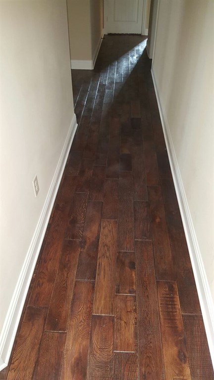 LAMINATE FLOOR