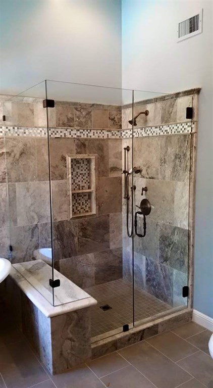 Door with Notched Panel In-Line and a Return Panel