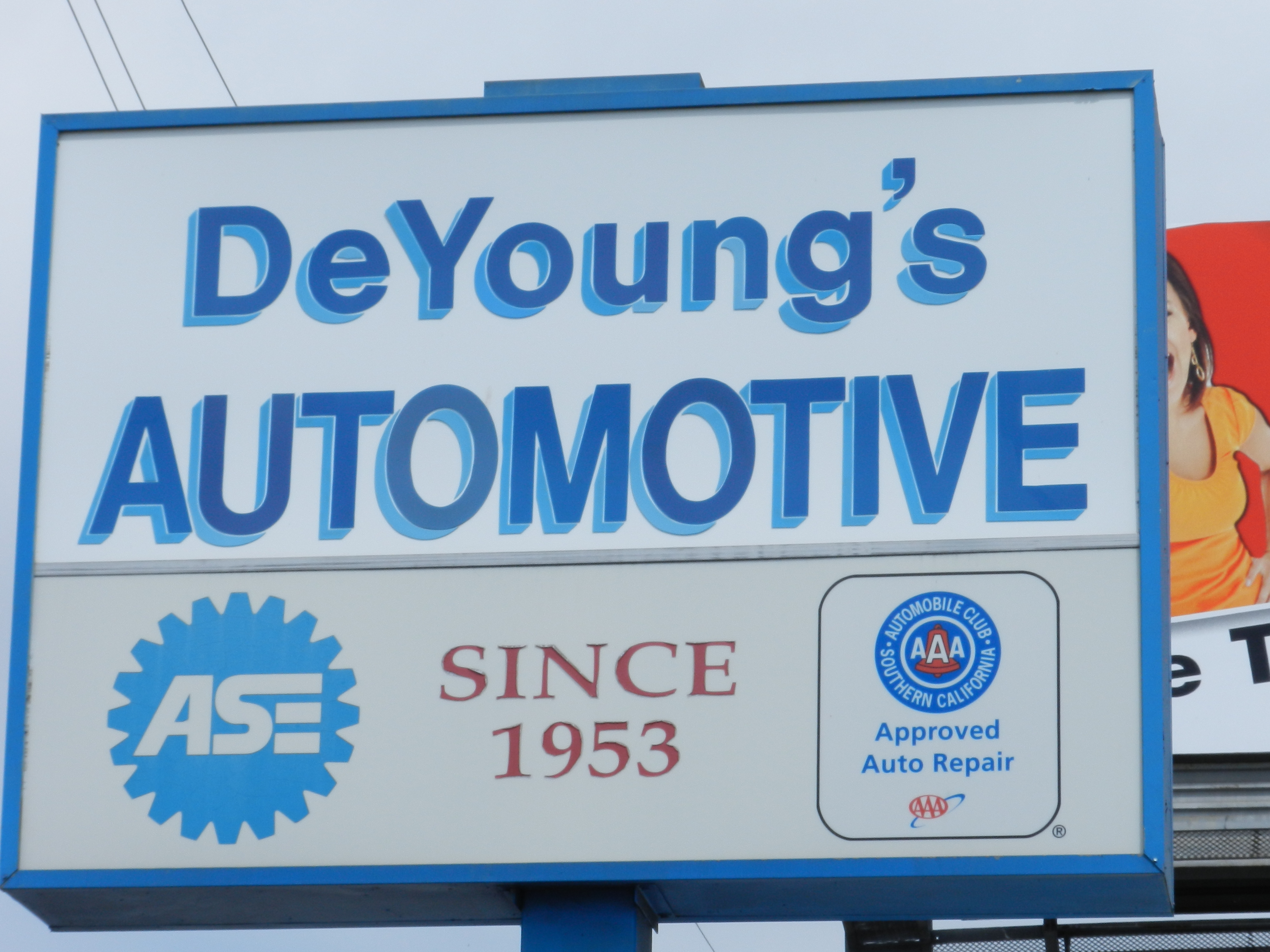 Logo for DeYoung's Automotive