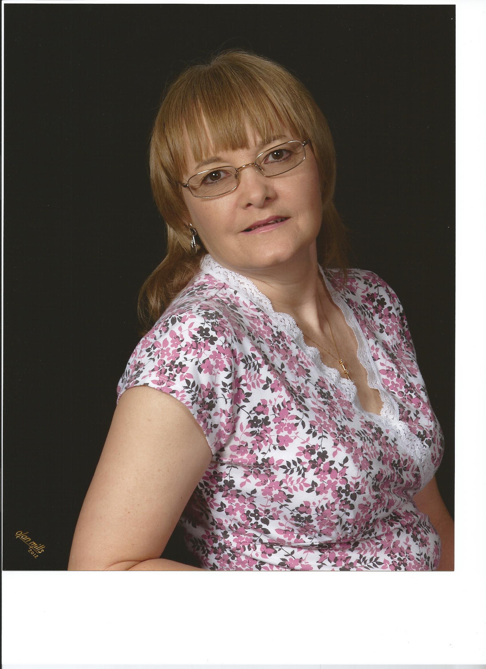 Logo for Carolyn's House Cleaning