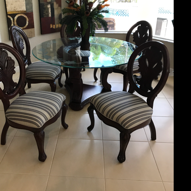 Logo for Upholstery by Leo