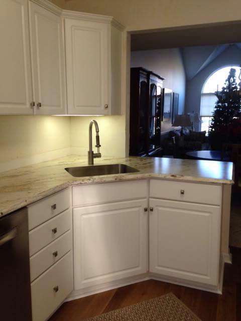 PONEY'S CUSTOM LAMINATE SURFACES logo