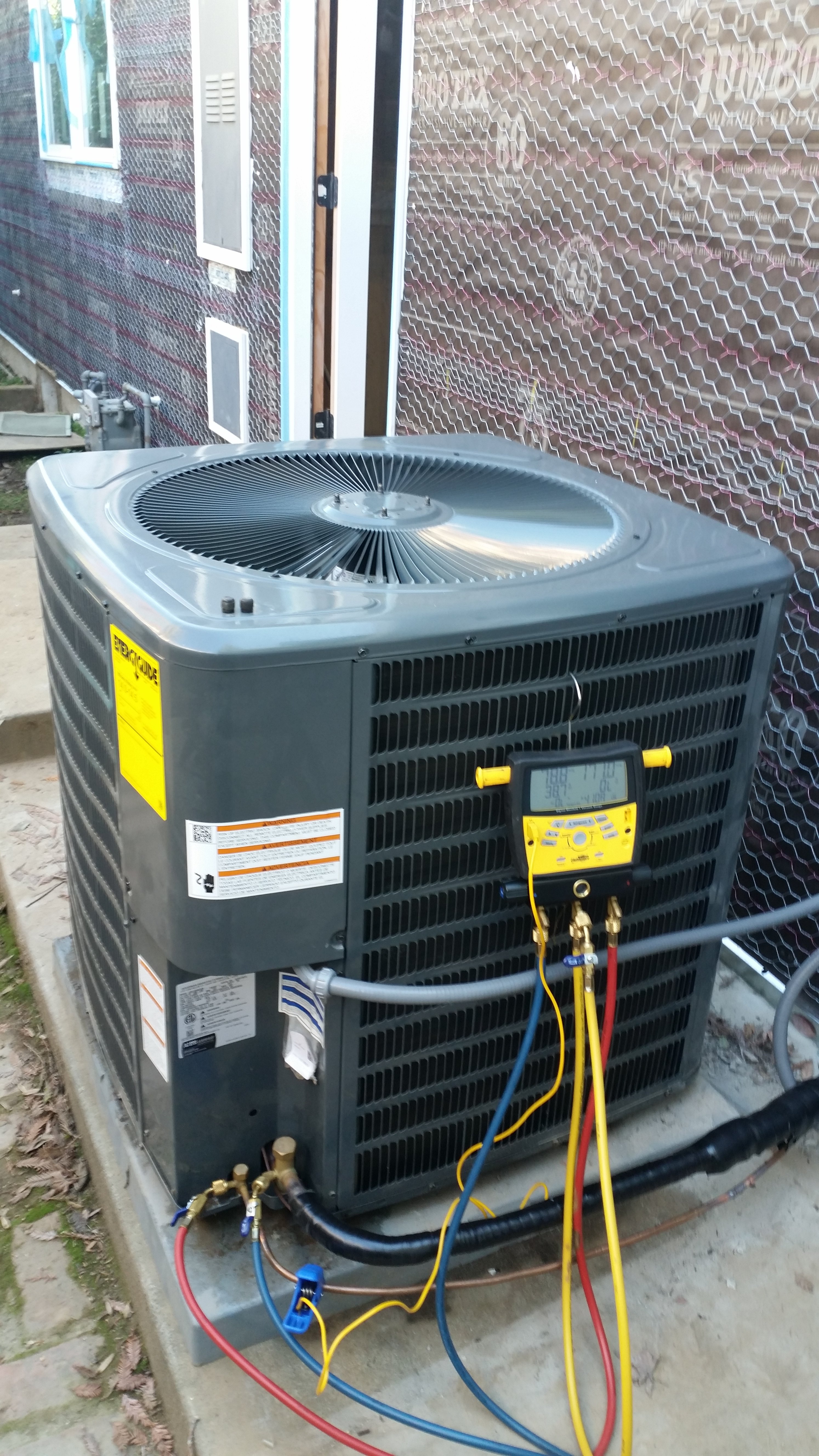 Logo for Deluxe Air HVAC