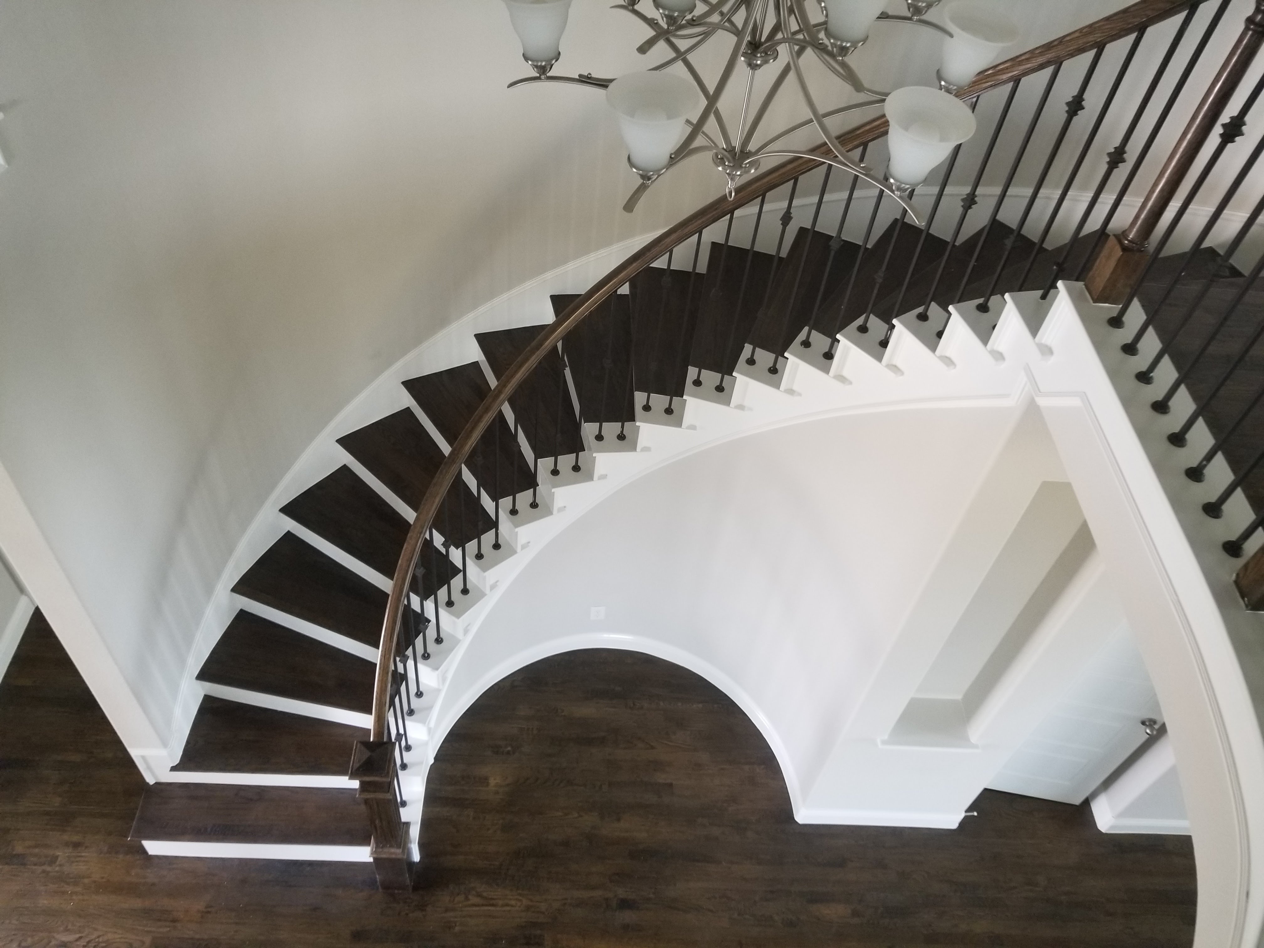 380 FLOORING COMPANY logo