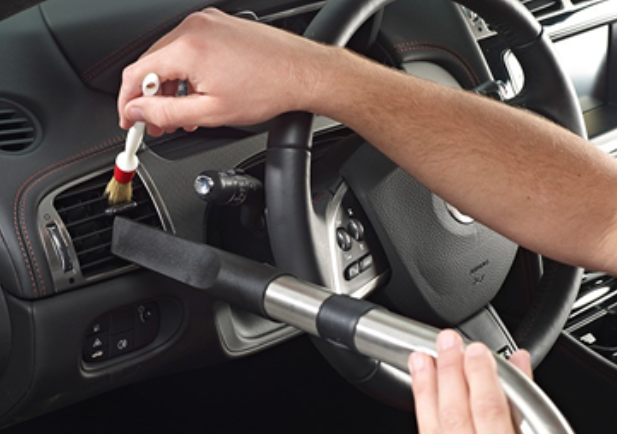 Logo for D & R Auto Detailing