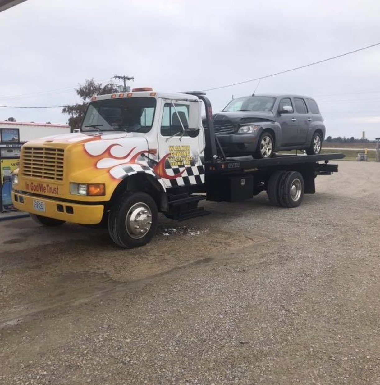 Walker Towing & Recovery  logo